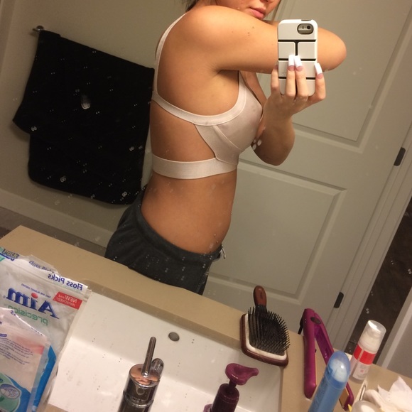 Champagne colored strapped crop top - Picture 2 of 4