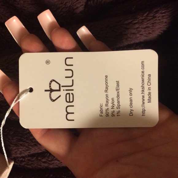 Champagne colored strapped crop top - Picture 4 of 4