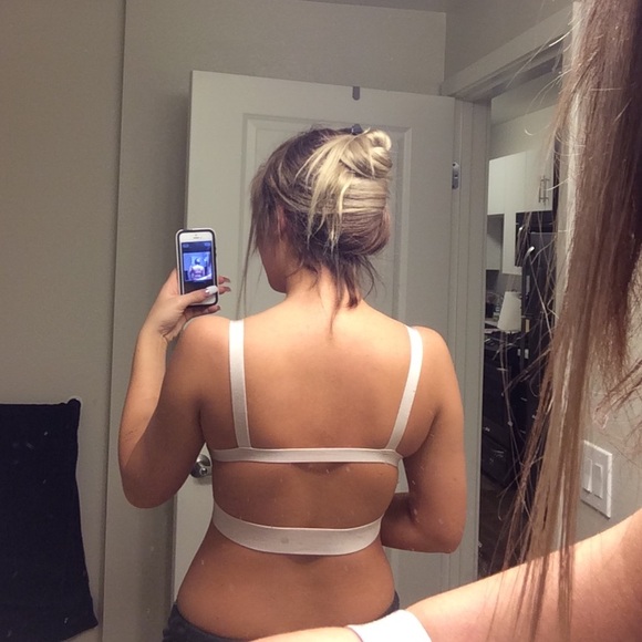 Champagne colored strapped crop top - Picture 3 of 4