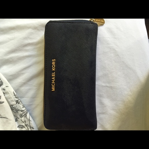 Michael kors wallet