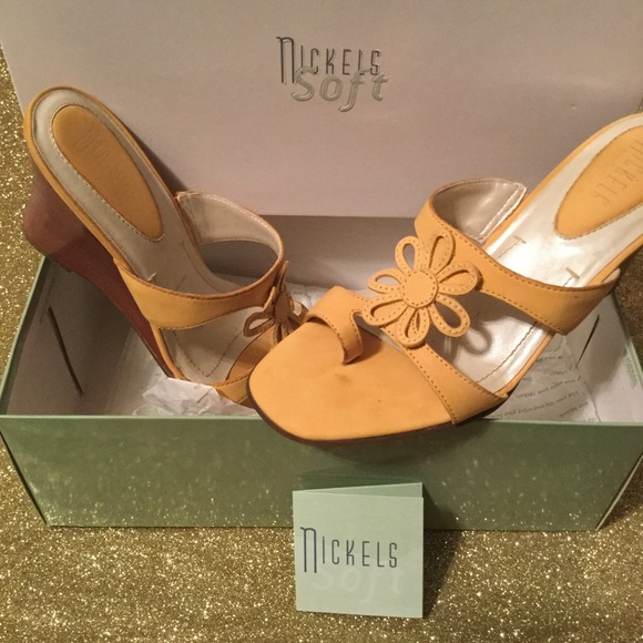 Ladies Designer Shoe - Picture 2 of 5