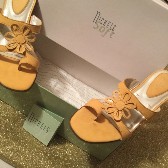 Ladies Designer Shoe - Picture 3 of 5