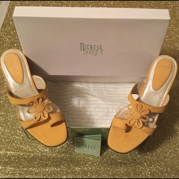 Ladies Designer Shoe - Picture 4 of 5