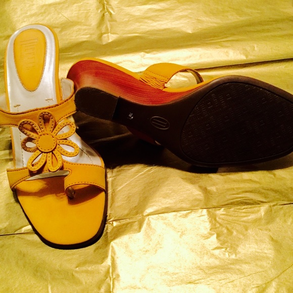 Ladies Designer Shoe - Picture 5 of 5