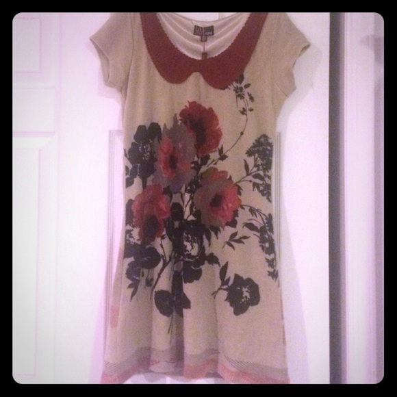 NWT Yumi Sweater Dress Size 4 Red/Beige Floral