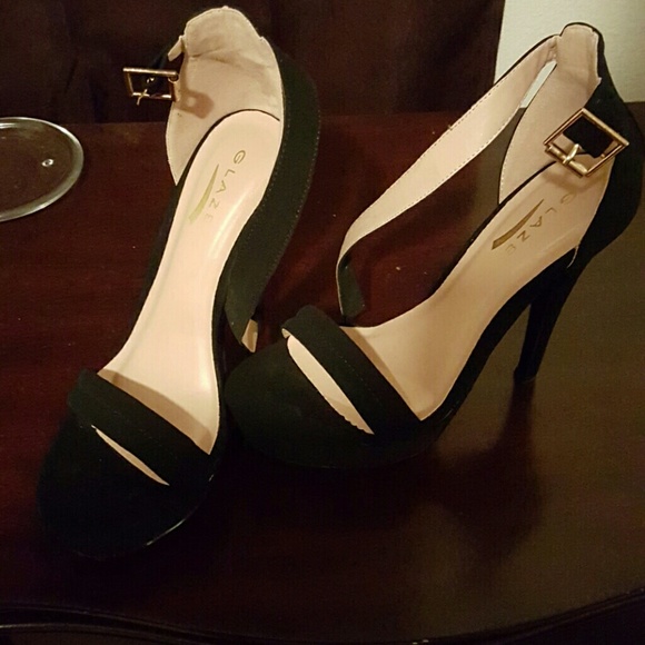 Open toed black heel