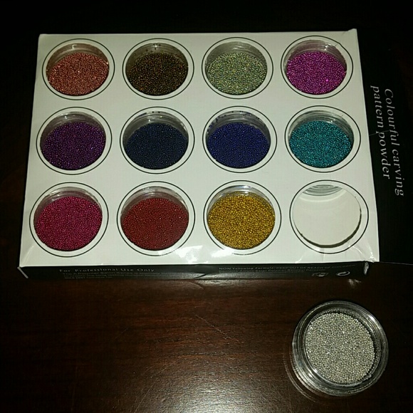 Nail art w/12 individual small caviar nail balls