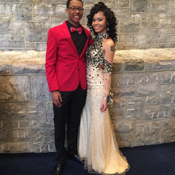 Prom dress! Size 3/4 asking for 300, payed 600