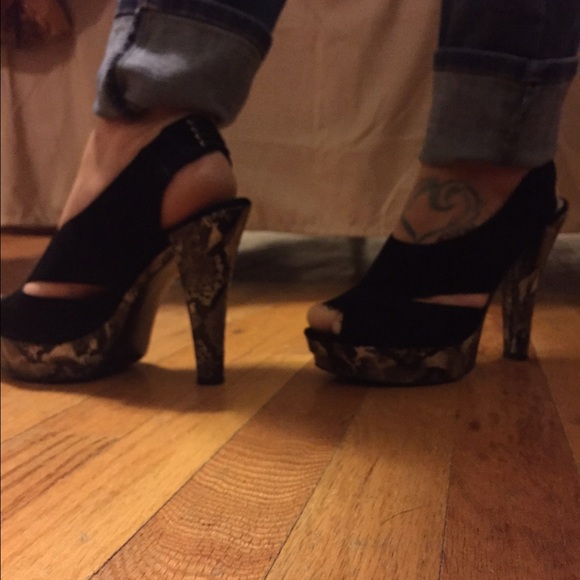 BCBGirls sling back suede snake print heels - Picture 4 of 4