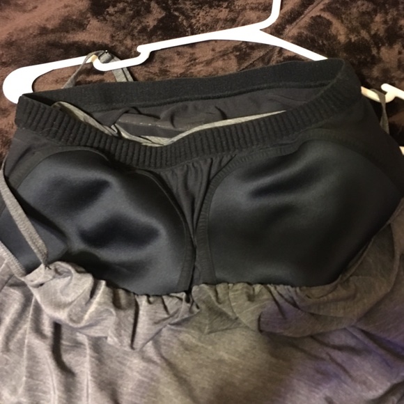 NIKE WORKOUT TOP with built in bra ❣ - Picture 4 of 4