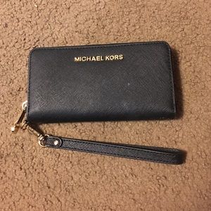 BRAND NEW Michael Kors smartphone wristlet