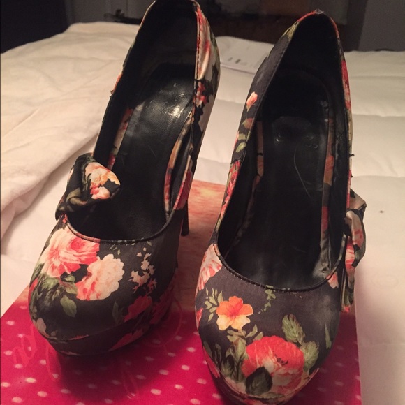 Floral heels size 7