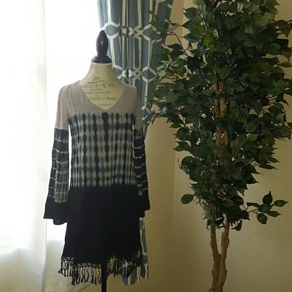 HP 🎉Long sleeve woven tie dye dress with fringe. - Picture 2 of 3