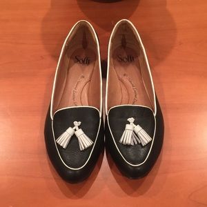 NWOT Black Tasseled Loafers