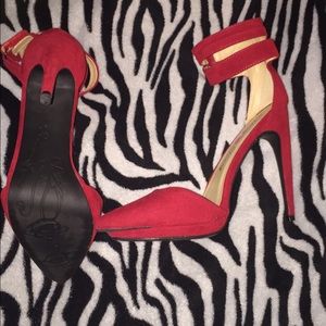 Narly Red 9 1/2 only worn once