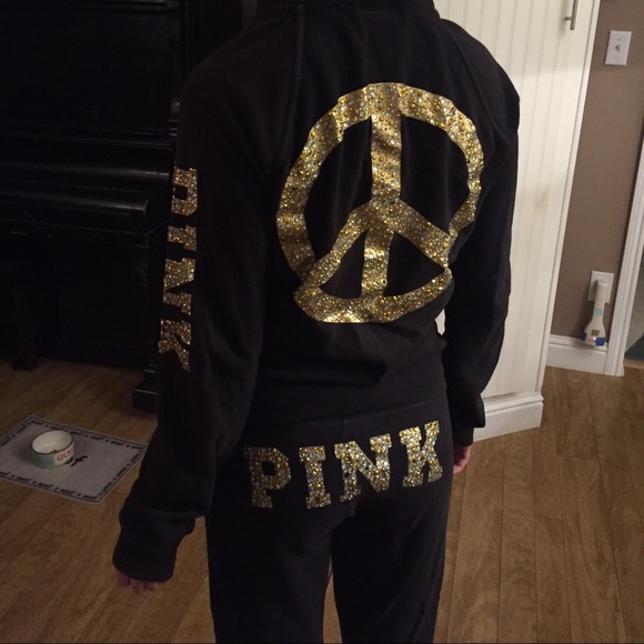 Pink sweatsuit - Picture 1 of 4