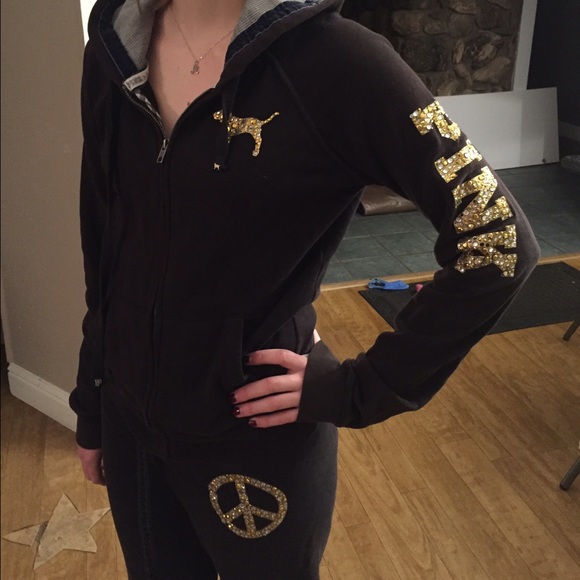 Pink sweatsuit - Picture 2 of 4