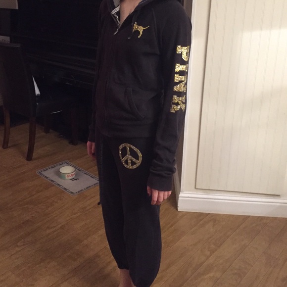 Pink sweatsuit - Picture 3 of 4