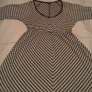 👉🏾Price Drop👈🏾Striped Gray & Black Dress