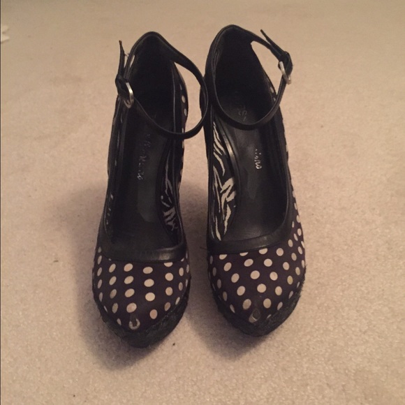 Guess wedges size 7