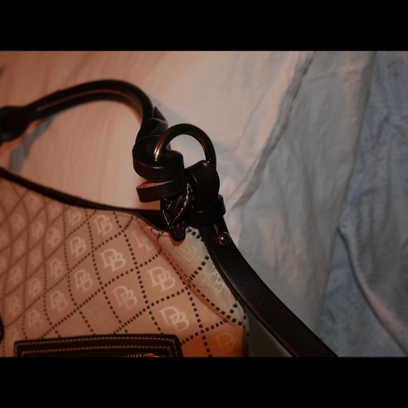 Dooney and bourke beige bag. - Picture 2 of 4