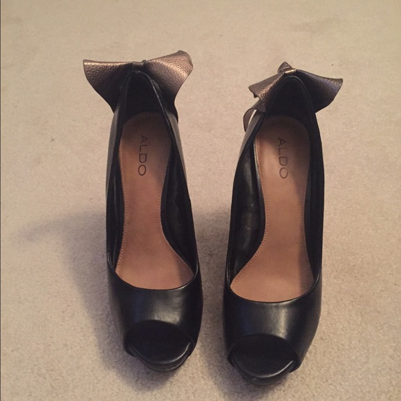 Black Aldo heels with gold bow