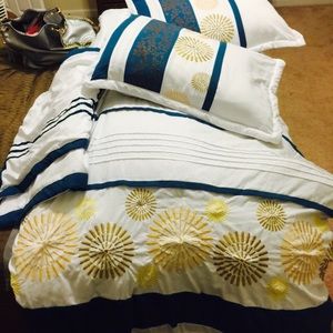 Queen size bedding set