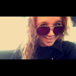 Meet your Posher, Casey