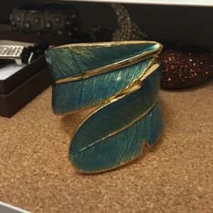 NWOT Blue leaf and gold tone bracelet