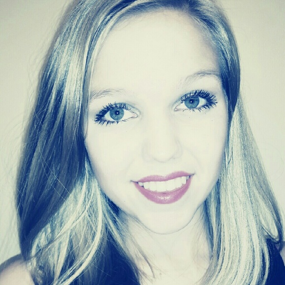 Meet your Posher, Erika - Picture 1 of 1
