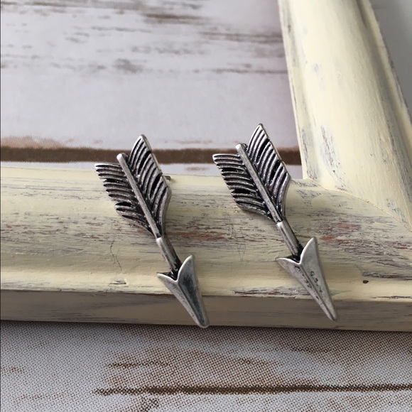 Jewelry - Arrow earrings