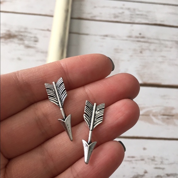 Arrow earrings - Picture 2 of 2
