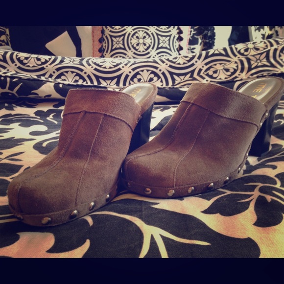 EEUC Me Too Mocha Suede Heel with silver studs