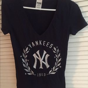 PINK Yankees Vneck