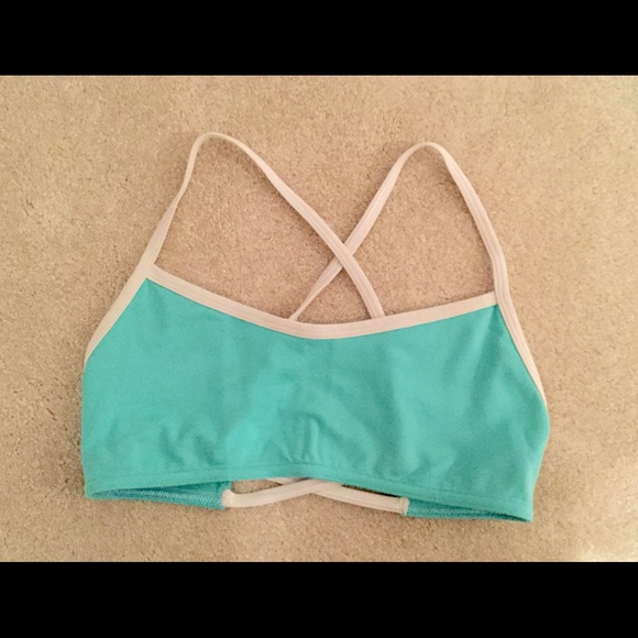 LULULEMON- free to be bra