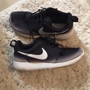 Nike Women's Roshes