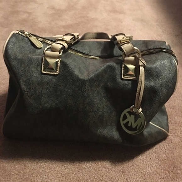 REPOST Michael Kors purse