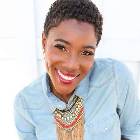 Meet your Posher, Ayana