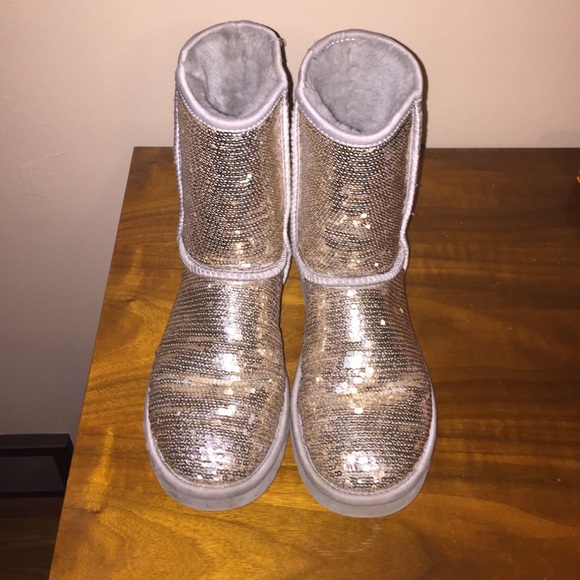 SILVER SPARKLE UGGS