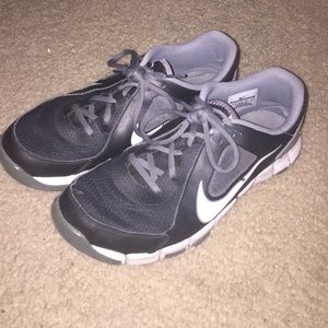 Men's Nike Tennis Shoes (Black 9.5)