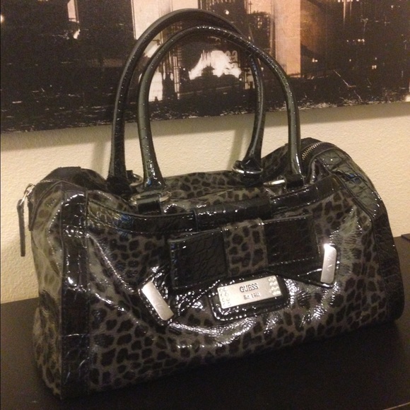NWOT> GUESS Satchel >> Grey & Black Cheetah