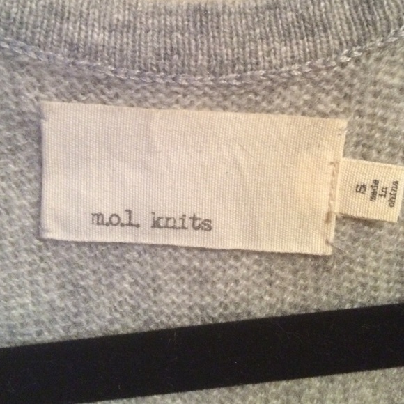 Sleeveless gray warm  top - Picture 2 of 3