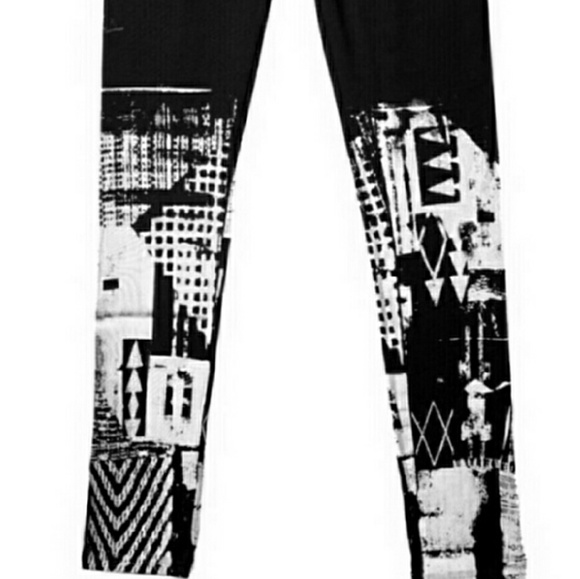 🆕 Graphic Print Leggings Black & White - Picture 2 of 2