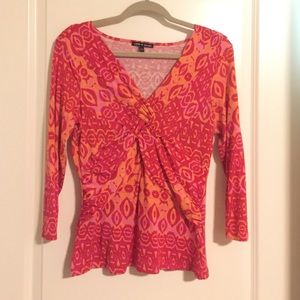 Very flattering top in orange and pink tones