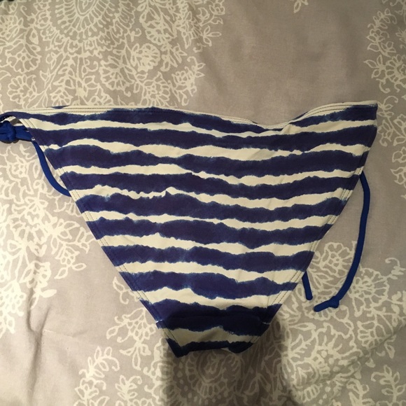 CUTE Hollister bathing suit bottoms - Picture 2 of 4