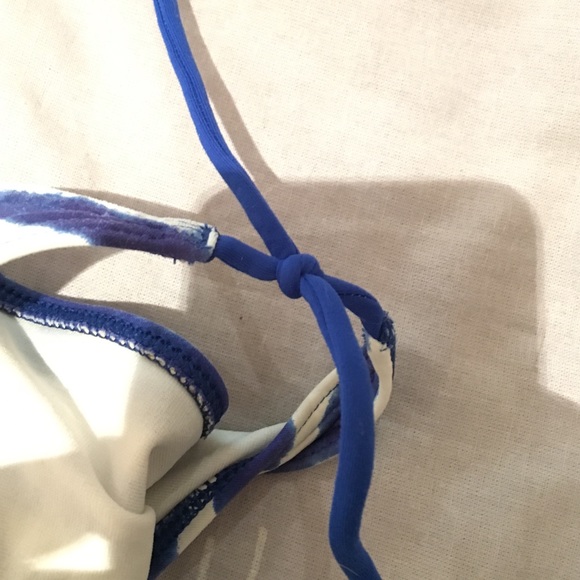 CUTE Hollister bathing suit bottoms - Picture 3 of 4