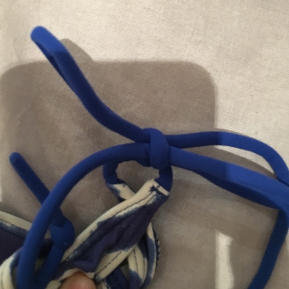 CUTE Hollister bathing suit bottoms - Picture 4 of 4