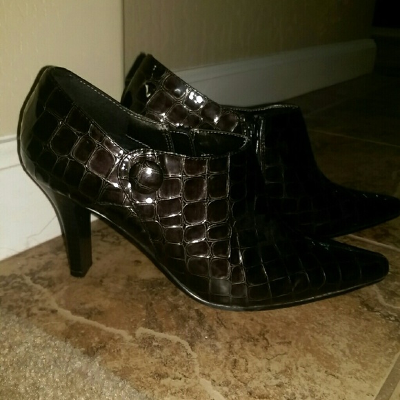 Hillard & Hanson Shoes - Patent booties heel