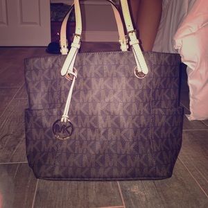Michael Kors purse, like new