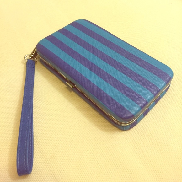 Apt 9 wristlet